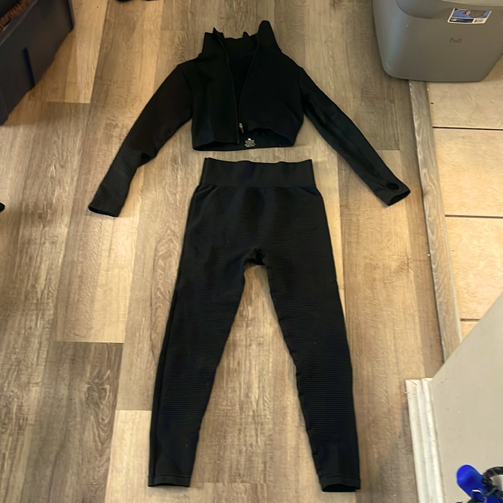 SHEIN Cropped Workout Jacket and Pants Set